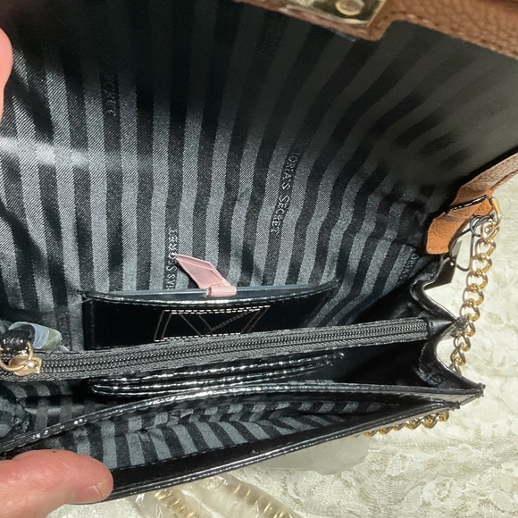 NWT VICTORIA’s SECRET BLACK & BROWN CROSSBODY - chain strap - Picture 7 of 9